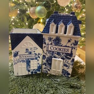 BEAU MONDE SPICE VILLAGE BLUE FLORAL COOKIE JAR AND UTENSIL HOLDER